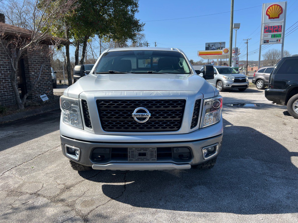 2017 Nissan Titan Image 6