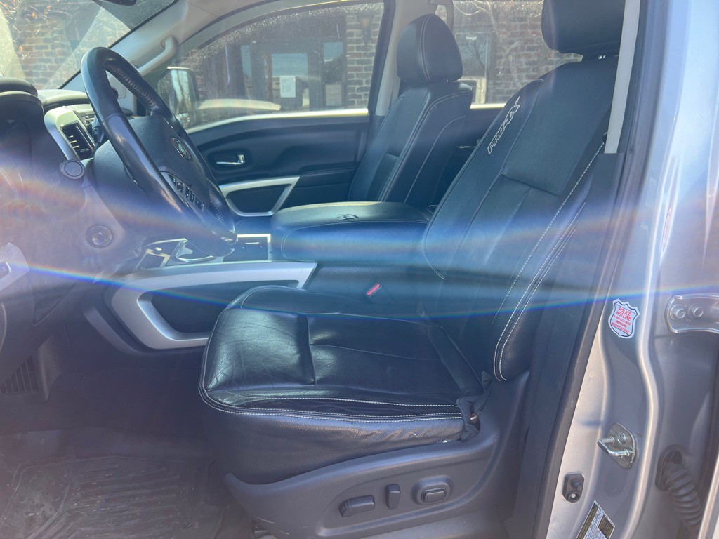 2017 Nissan Titan Image 7