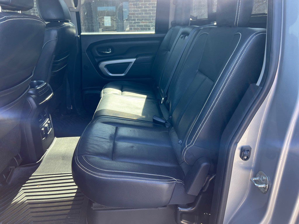2017 Nissan Titan Image 8
