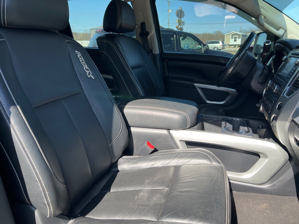 2017 Nissan Titan Image 12