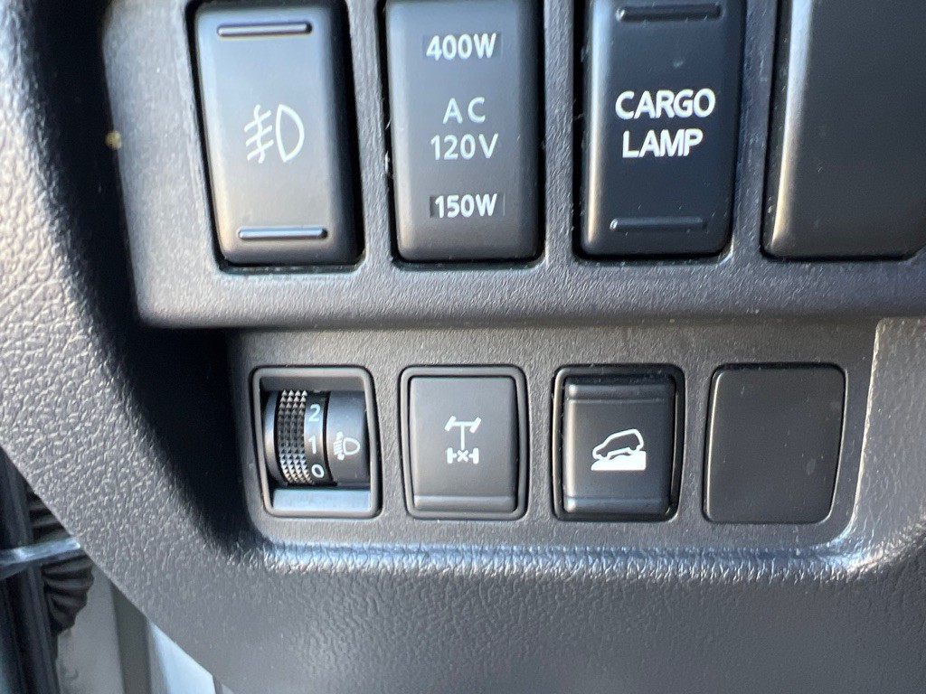 2017 Nissan Titan Image 17