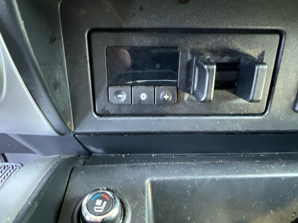 2017 Nissan Titan Image 19