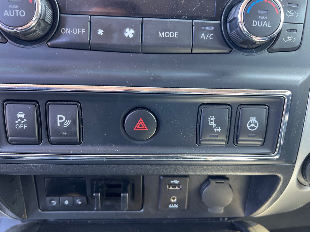 2017 Nissan Titan Image 21