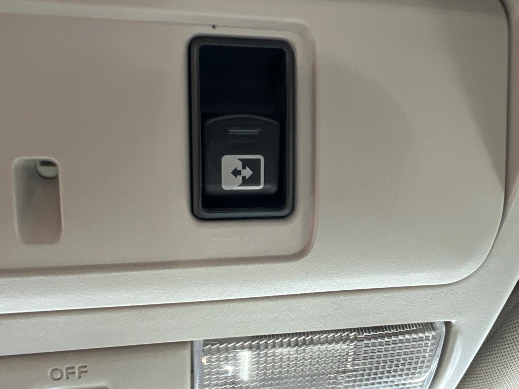 2017 Nissan Titan Image 25