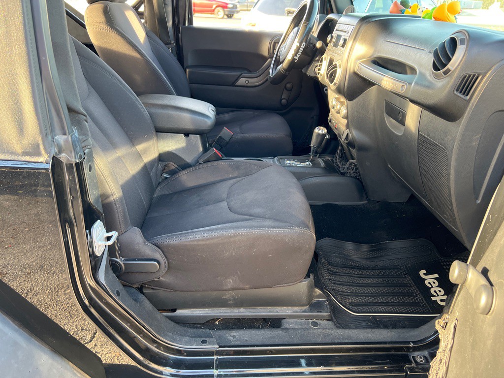 2014 Jeep Wrangler Image 9