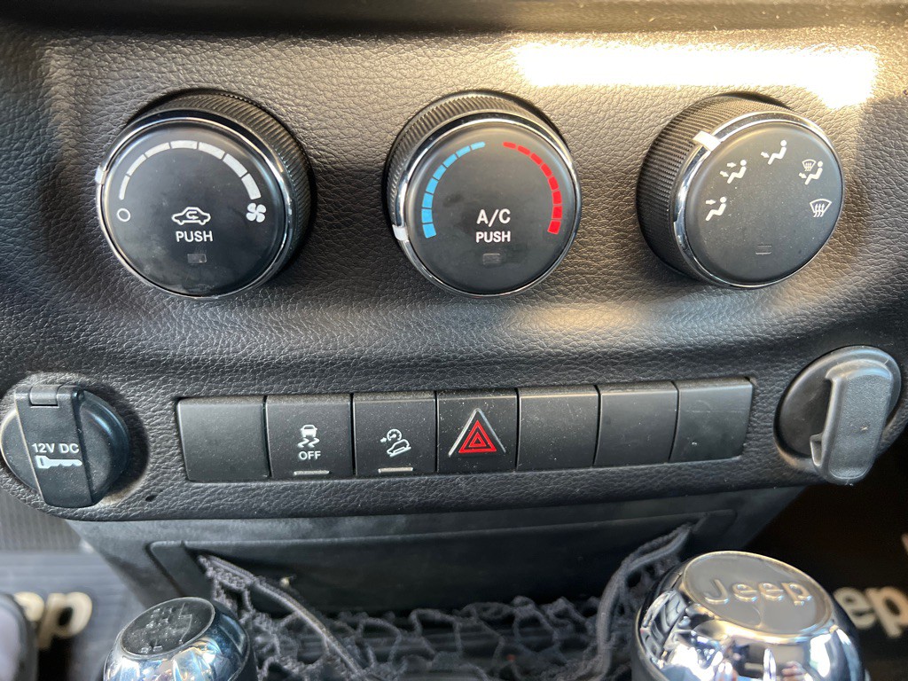 2014 Jeep Wrangler Image 14