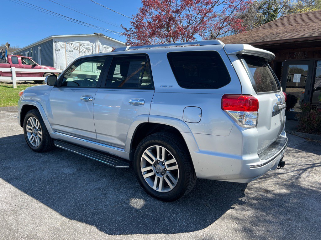 2013 Toyota 4Runner Image 2