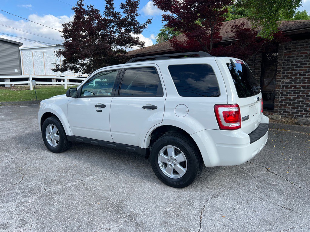 2010 Ford Escape Image 2