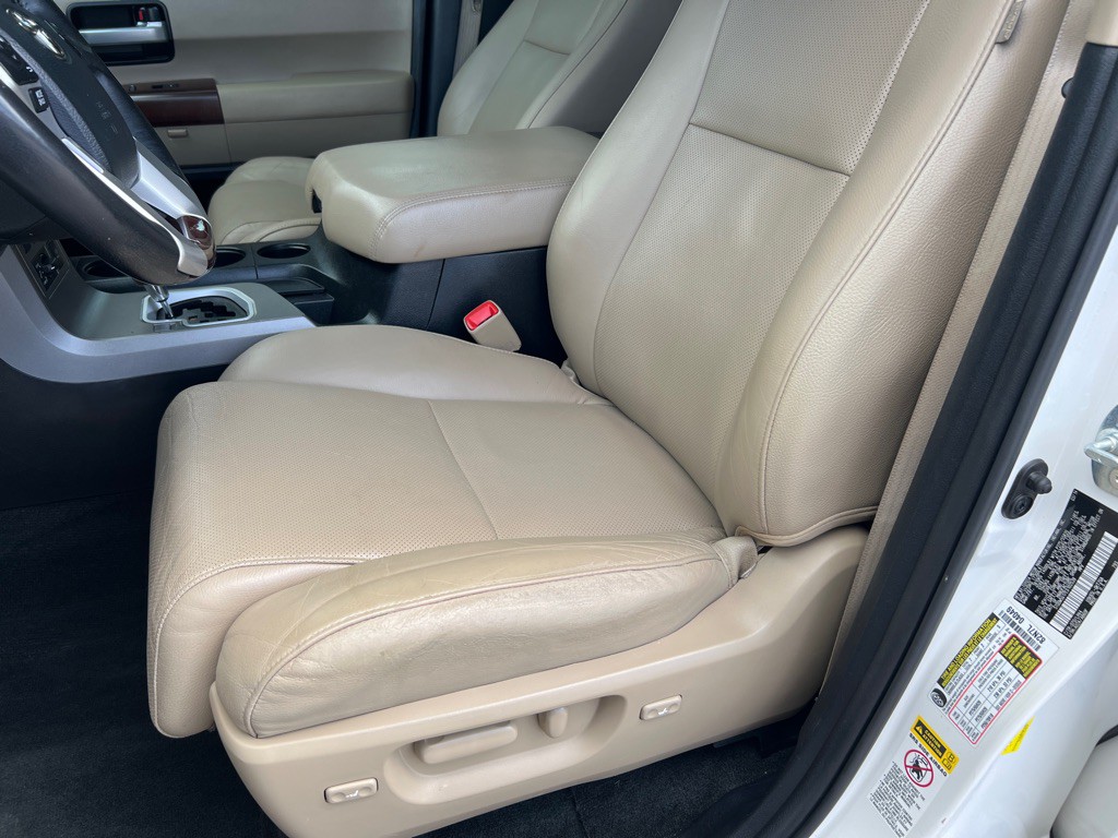 2014 Toyota Sequoia Image 9