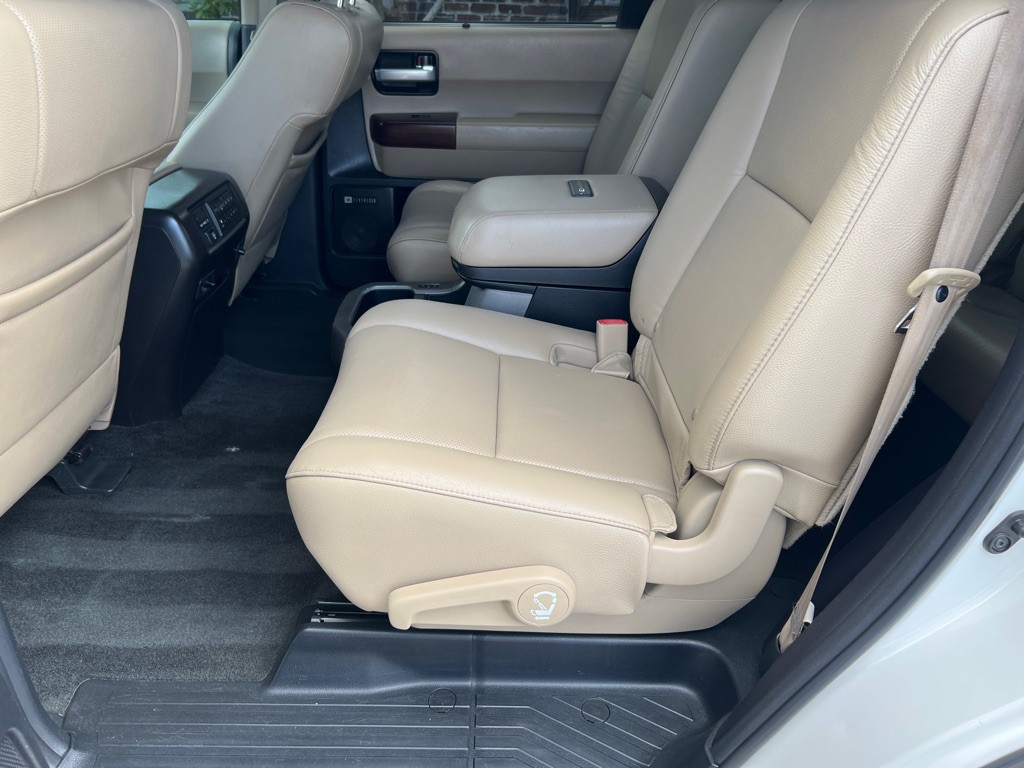 2014 Toyota Sequoia Image 10