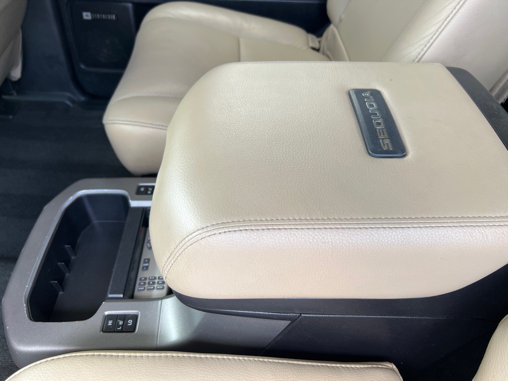 2014 Toyota Sequoia Image 12