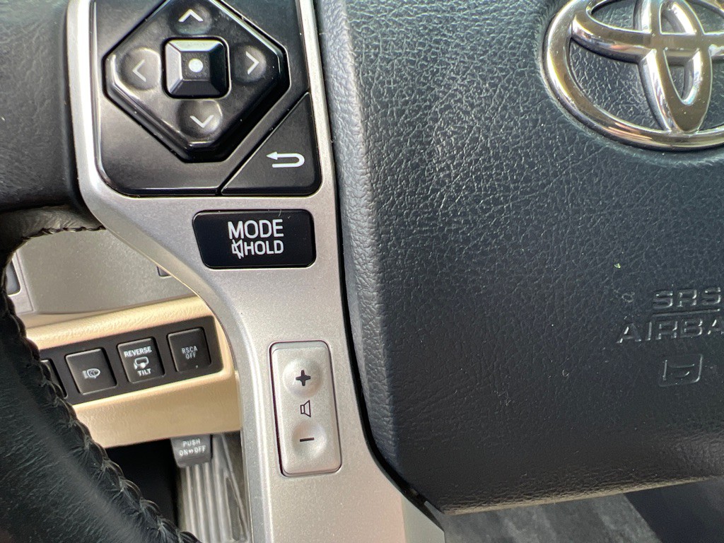 2014 Toyota Sequoia Image 21