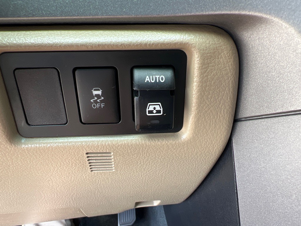 2014 Toyota Sequoia Image 22