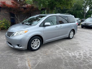 Image for 2013 Toyota Sienna XLE ID: 7563149