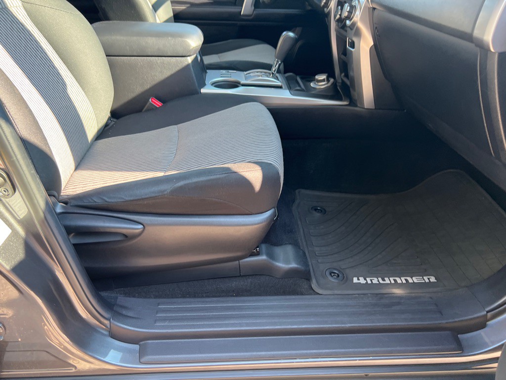 2016 Toyota 4Runner Image 11