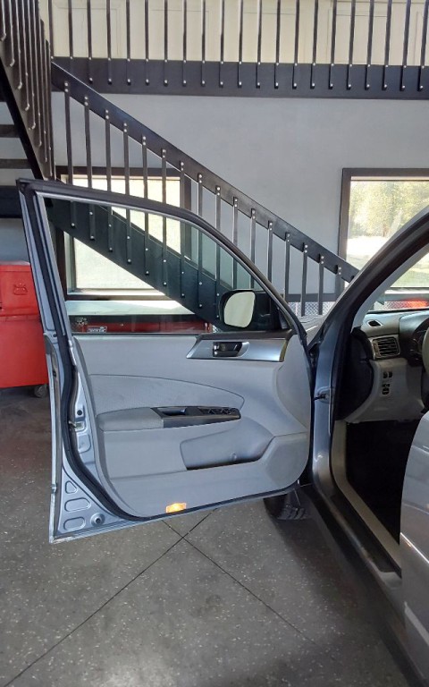 2011 Subaru Forester Image 12