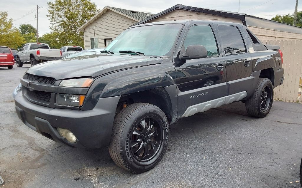2002 Chevrolet Avalanche Image 2