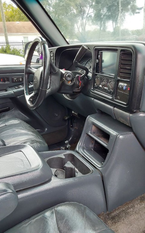 2002 Chevrolet Avalanche Image 4