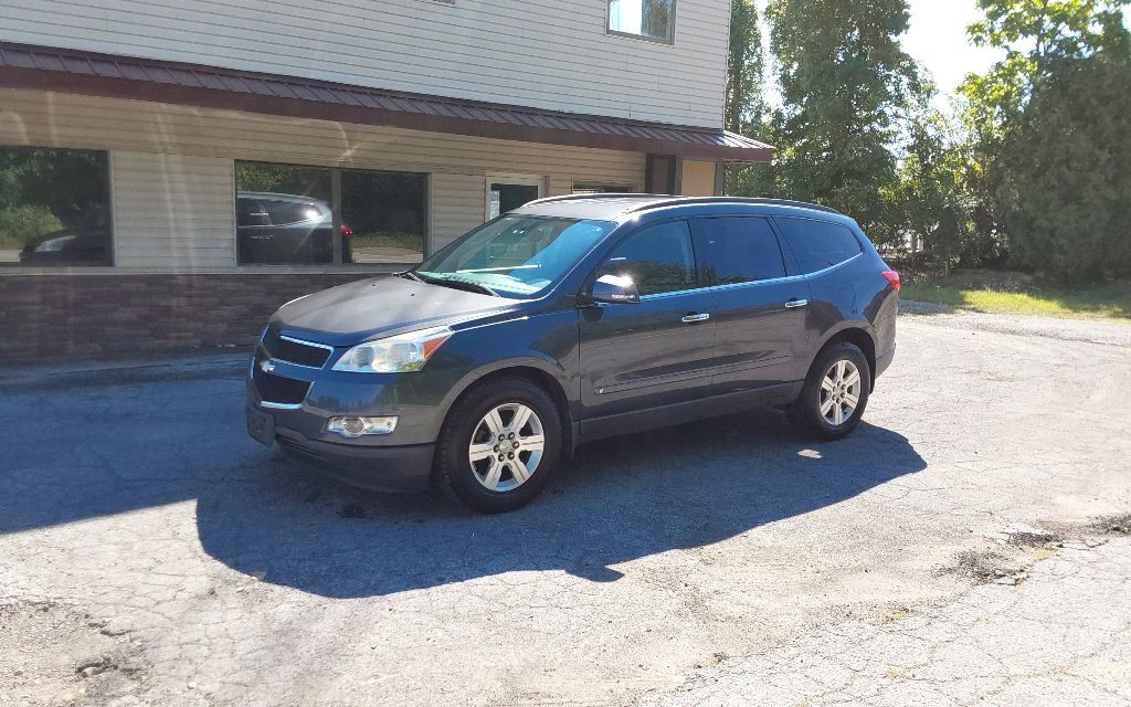 2010 Chevrolet Traverse Image 2