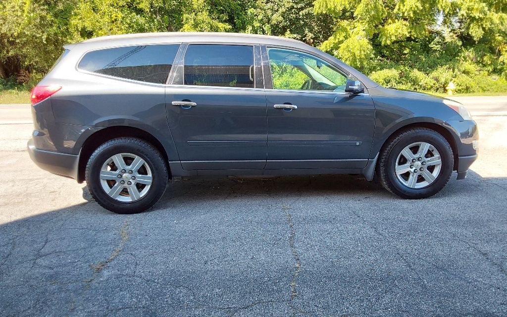 2010 Chevrolet Traverse Image 4