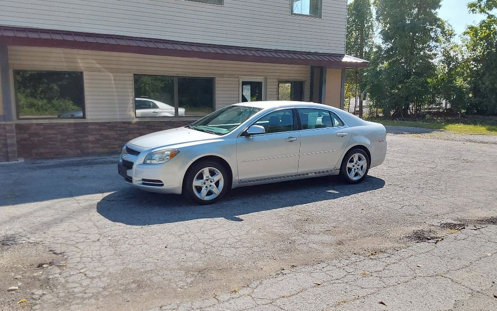 2009 Chevrolet Malibu Image 2