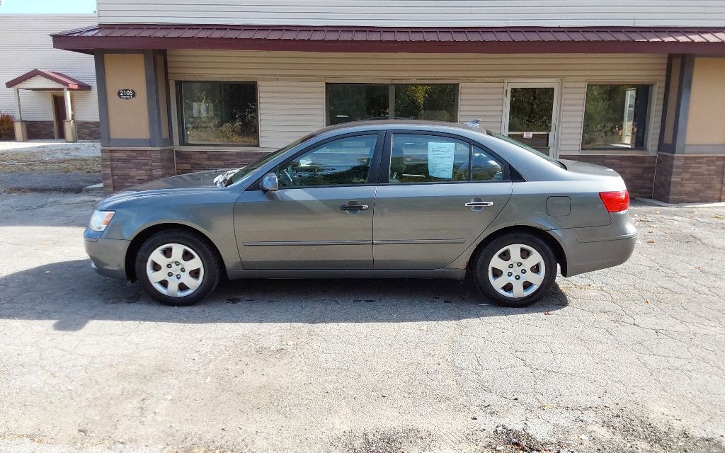 2010 Hyundai Sonata Image 1