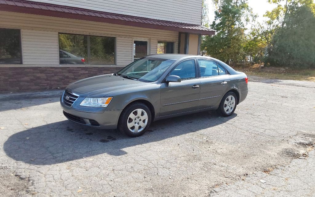 2010 Hyundai Sonata Image 2