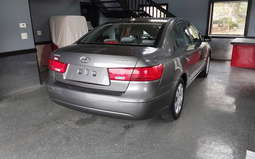 2010 Hyundai Sonata Image 9