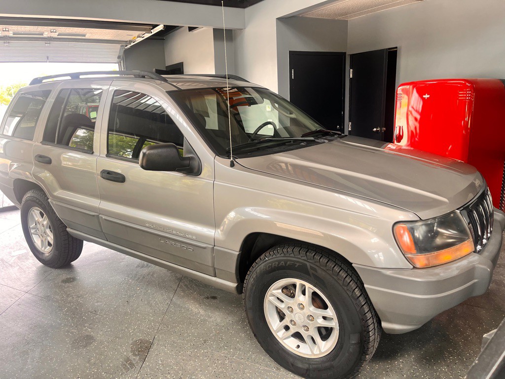 2002 Jeep Grand Cherokee Image 2
