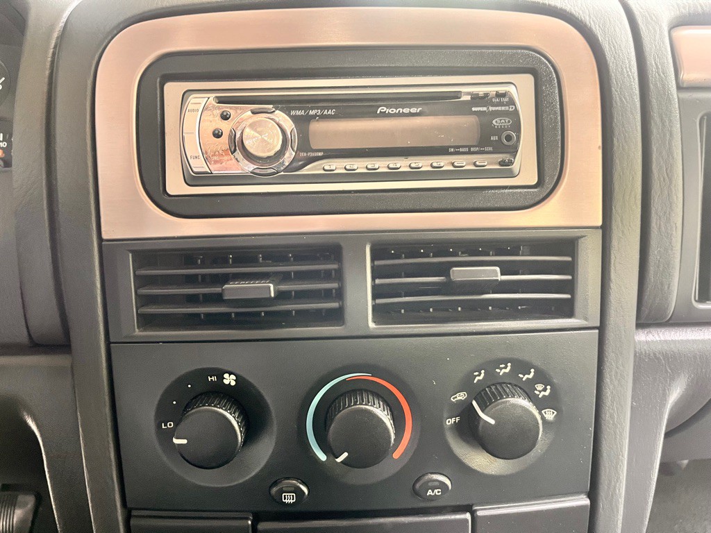 2002 Jeep Grand Cherokee Image 23