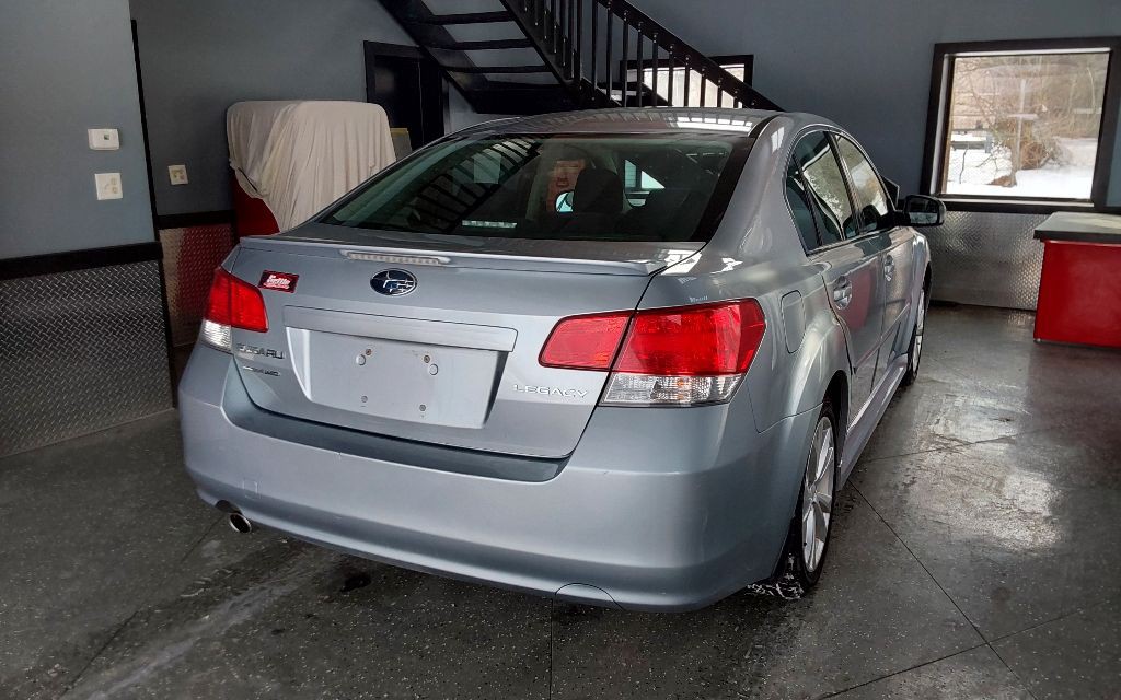 2013 Subaru Legacy Image 9