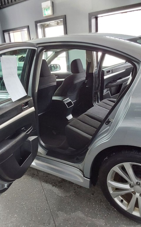 2013 Subaru Legacy Image 17