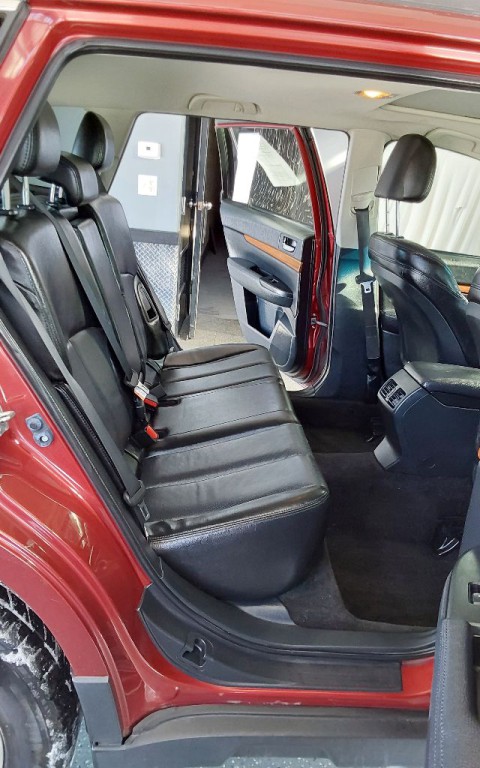 2013 Subaru Outback Image 17