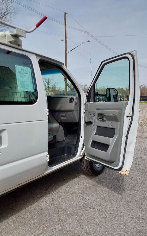 2014 Ford Econoline Image 9