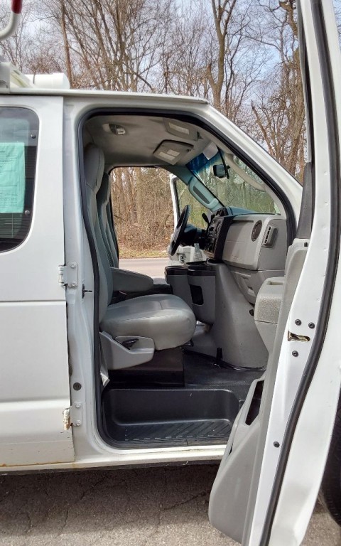 2014 Ford Econoline Image 11