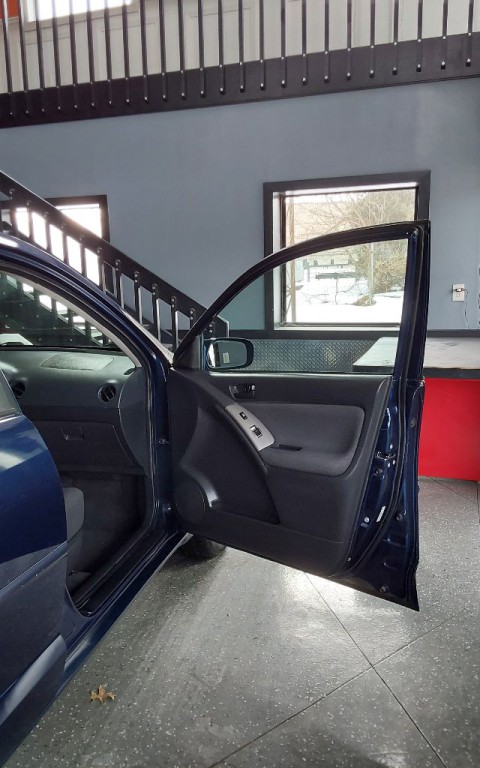 2005 Pontiac Vibe Image 12