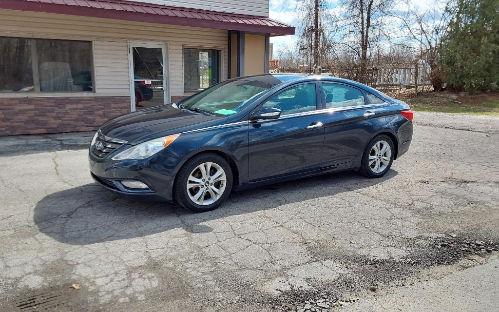 2011 Hyundai Sonata Image 2