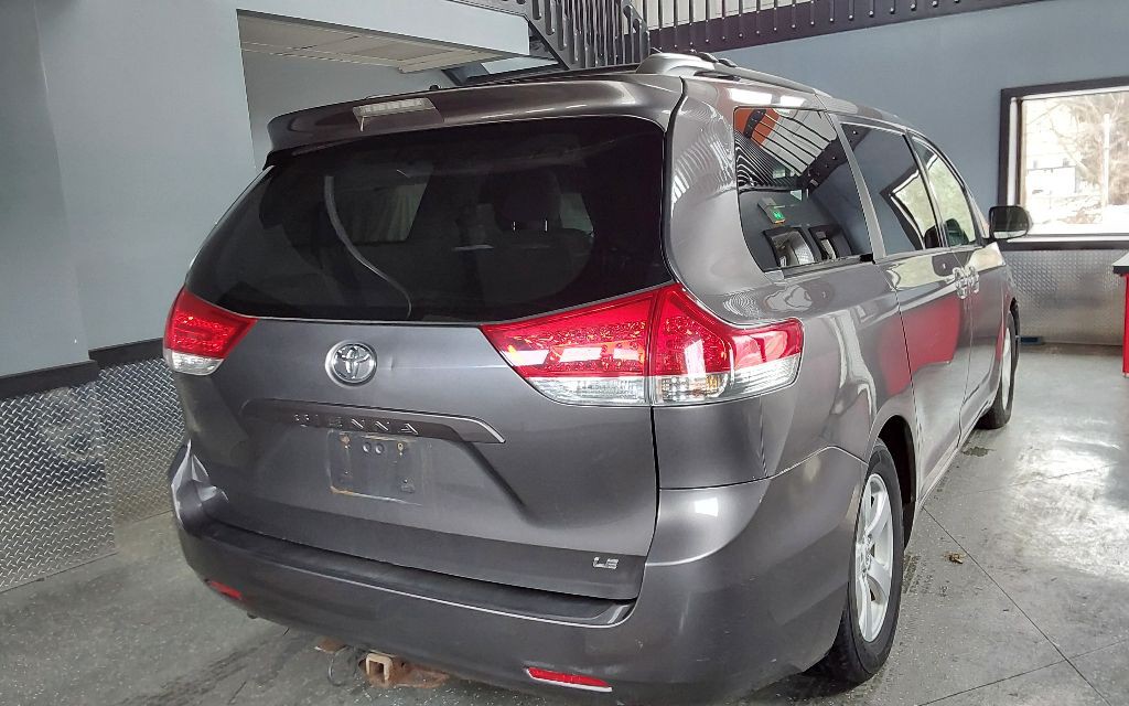 2011 Toyota Sienna Image 9