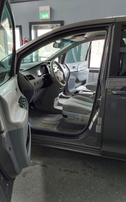 2011 Toyota Sienna Image 15