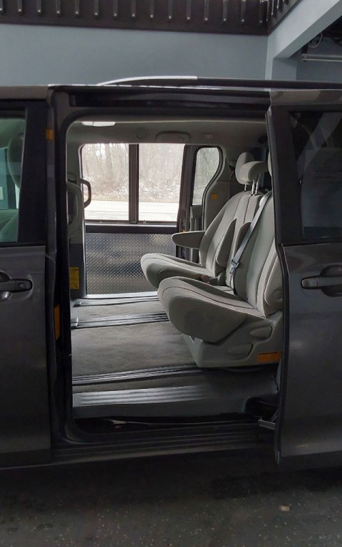 2011 Toyota Sienna Image 17