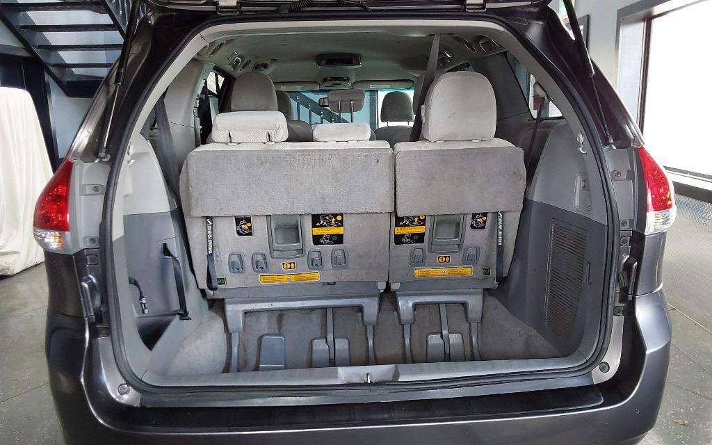 2011 Toyota Sienna Image 19