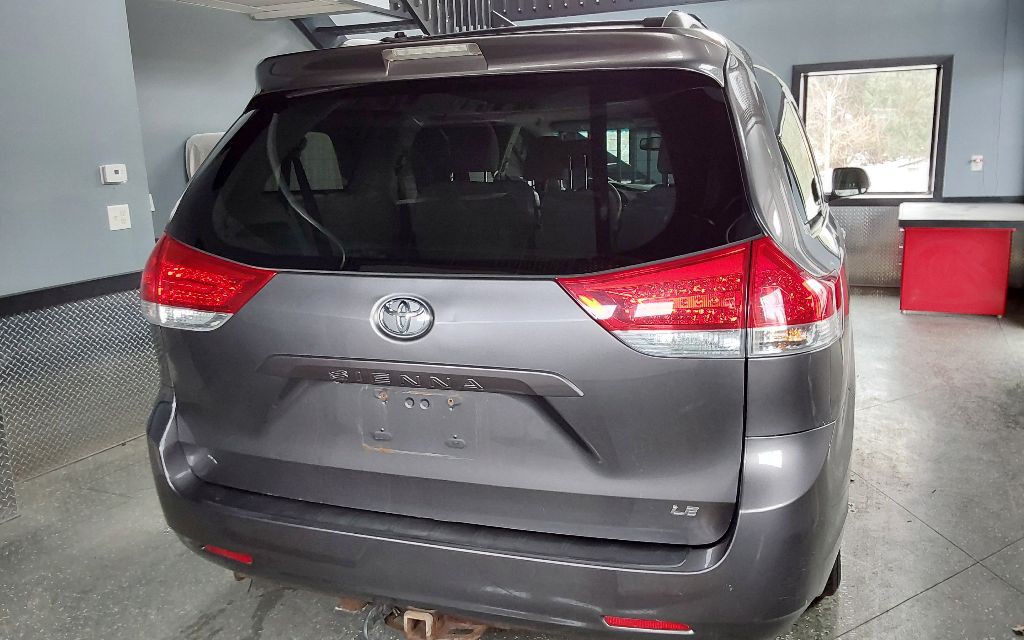 2011 Toyota Sienna Image 24