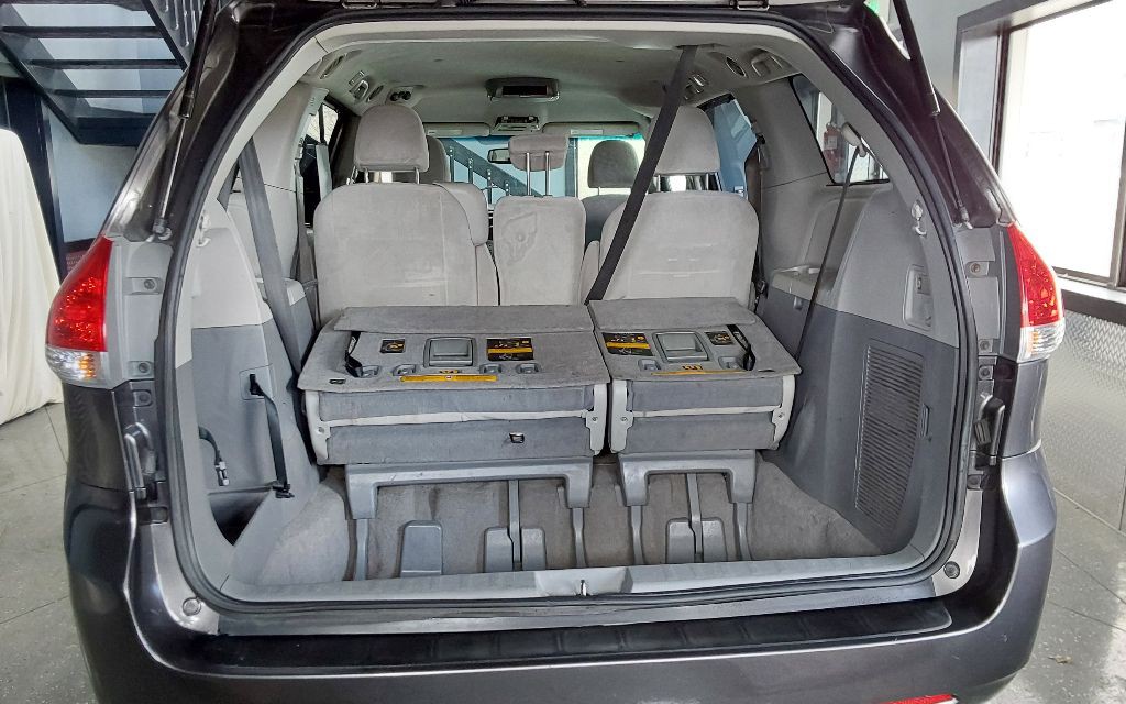 2011 Toyota Sienna Image 32