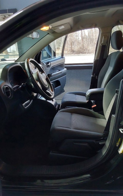 2012 Jeep Compass Image 14