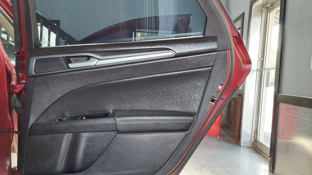 2016 Ford Fusion Image 16