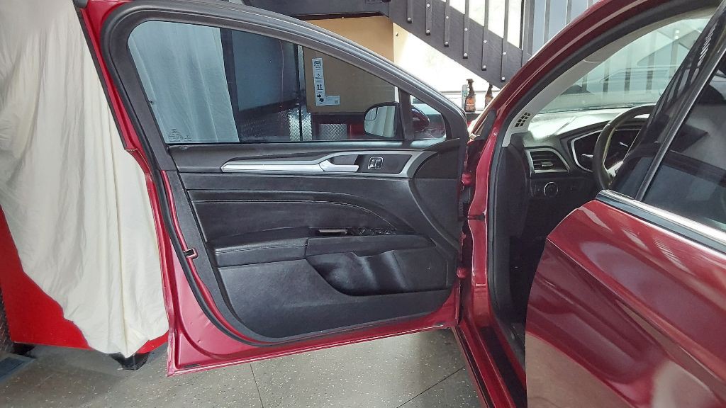 2016 Ford Fusion Image 23