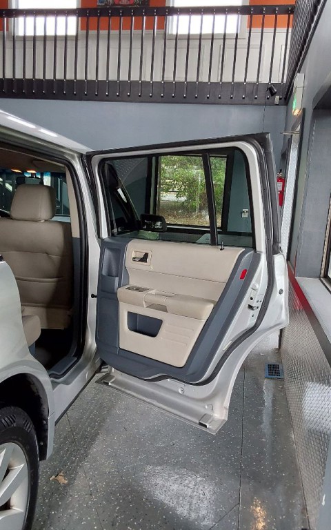2009 Ford Flex Image 15