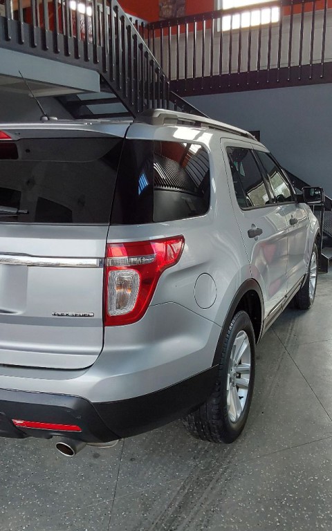 2013 Ford Explorer Image 8