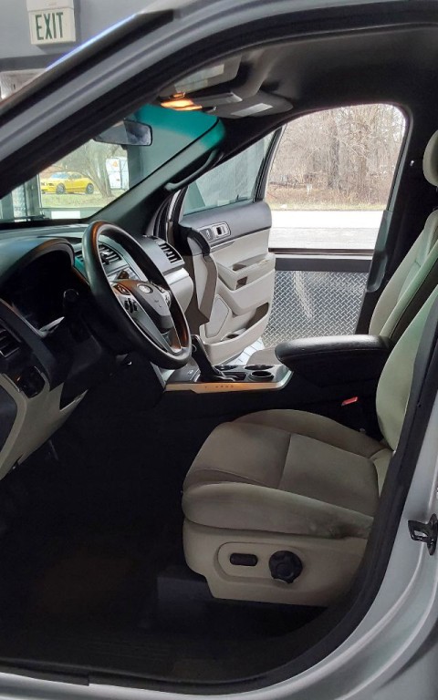 2013 Ford Explorer Image 13