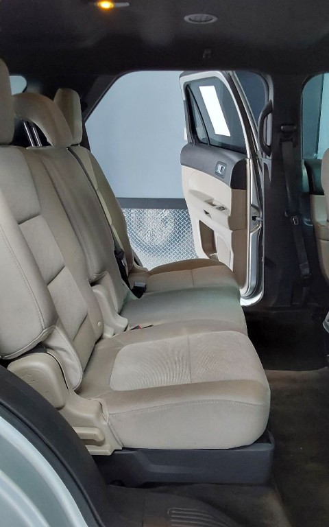 2013 Ford Explorer Image 16